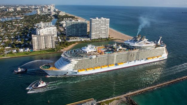 Oasis of the Seas в порту Эверглейдс, Флорида