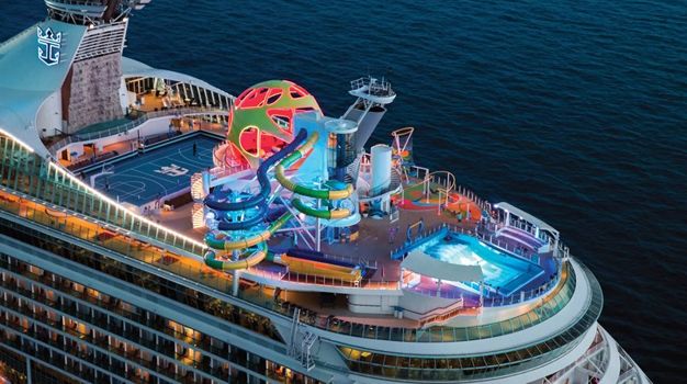 Mariner of the Seas вид на палубу развлечений