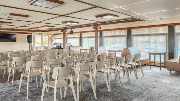 Конференц-зал и бар «Ладога»