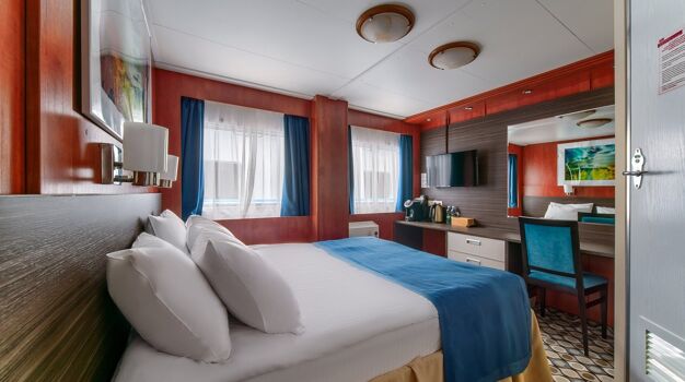 Спальня в каюте Люкс