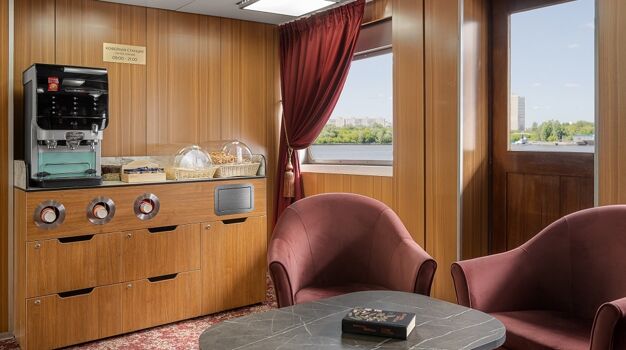 Кофе-станция в холле