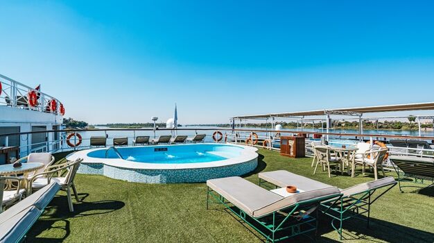 Бассейн на открытой палубе