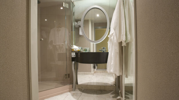 Ванная комната в каюте Owner`s Suite