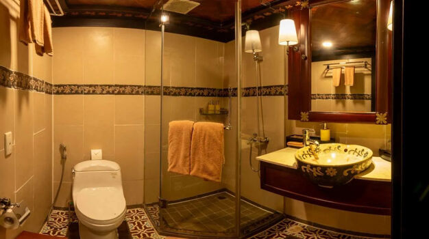 Ванная комната в каюте Делюкс 2М с балконом