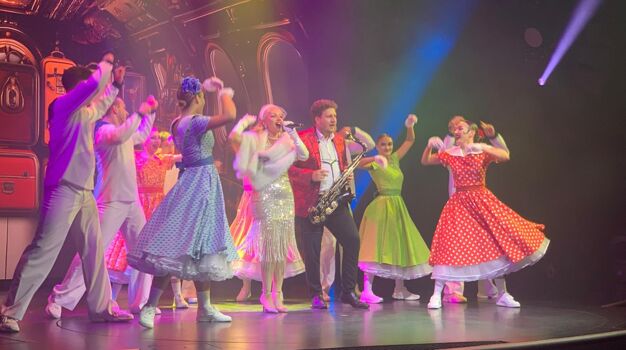 Развлекательное шоу в Театре