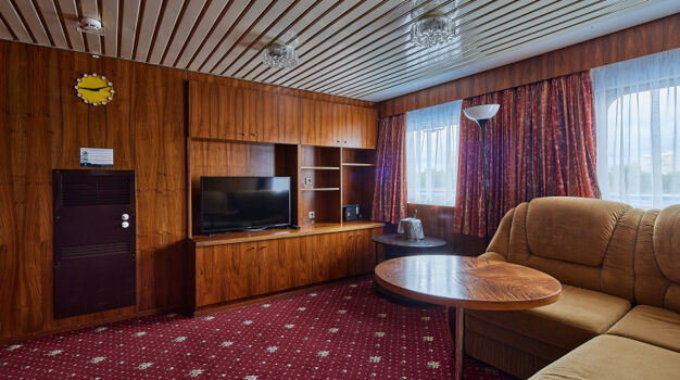 Гостиная в каюте Люкс