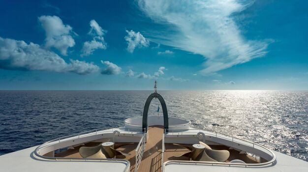 Вид с носа лайнера