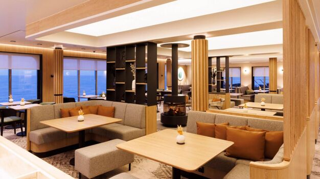 Холл с камином