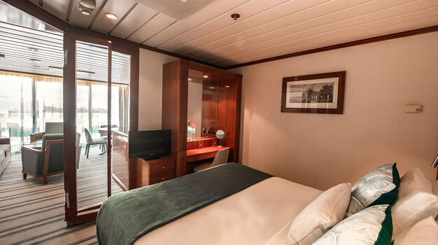 Спальня в каюте Owner`s Suite