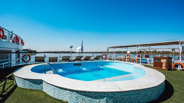 Бассейн на открытой палубе