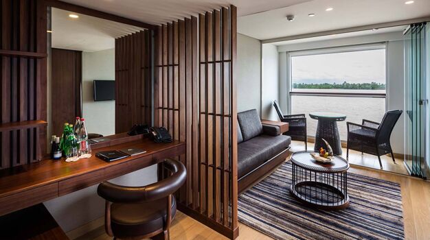 Гостиная зона в каюте Grand Deluxe Suite