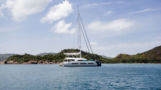 Парусно-моторный катамаран Spirit of Ponant