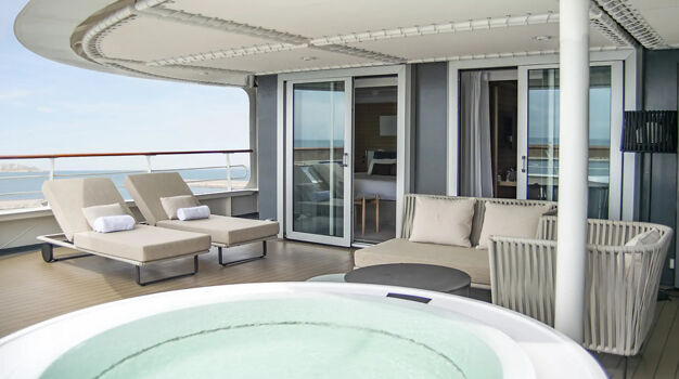 Терраса в каюте Owner`s Suite