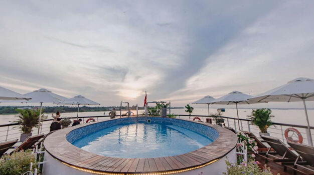 Бассейн на открытой палубе