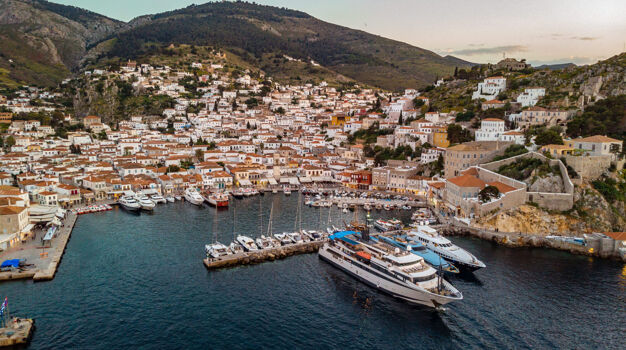 Мега-яхта Variety Voyager