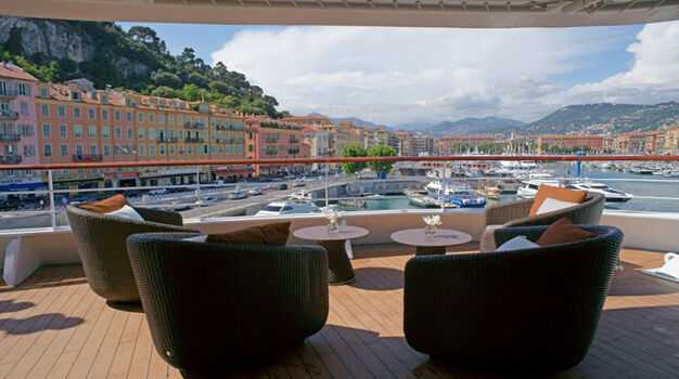 Бар на открытой палубе