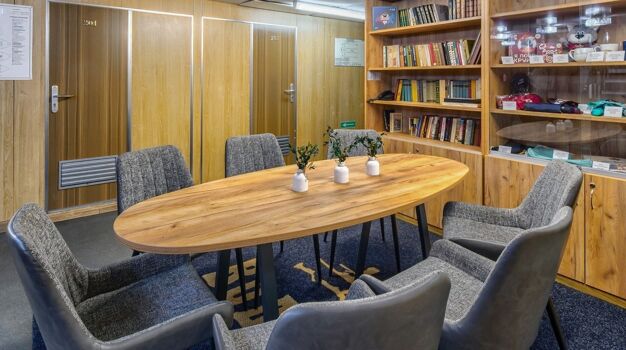 Зона отдыха в холле