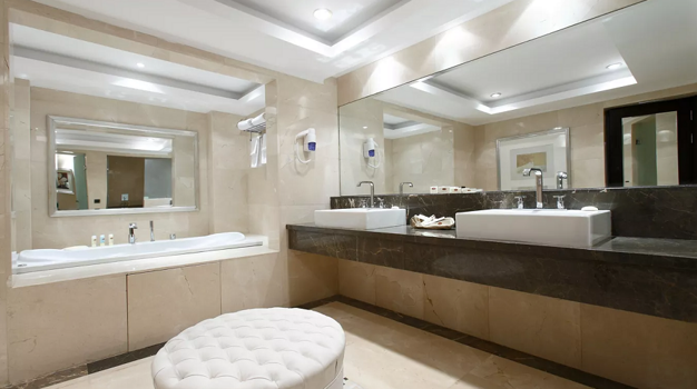 Ванная комната в каюте Роял Сьют