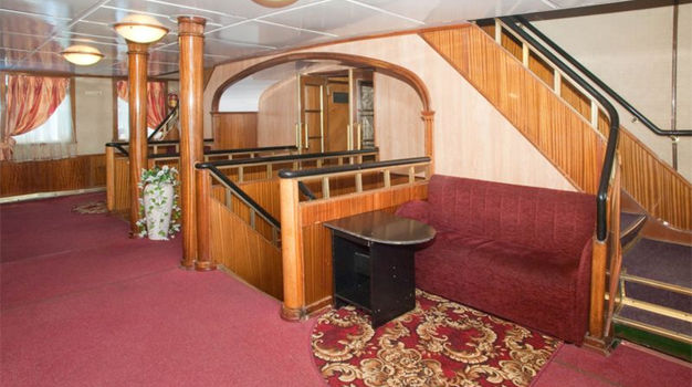 Холл средней палубы