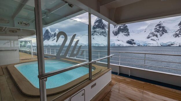 Джакузи возле сауны