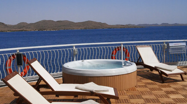 Джакузи на открытой палубе