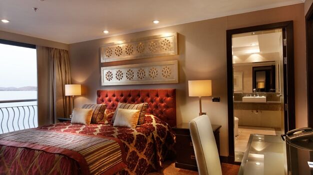 Спальня в каюте Роял Сьют