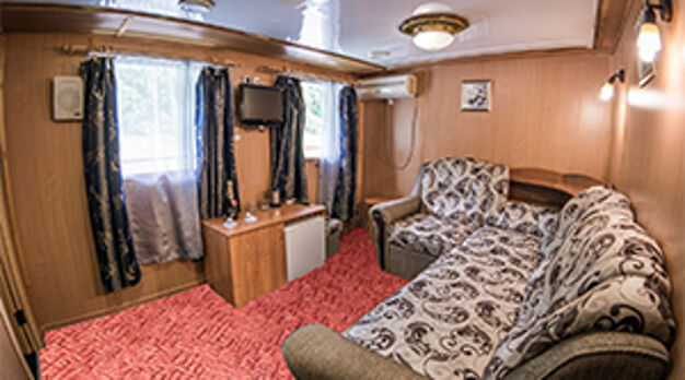 Гостиная в каюте Люкс Плюс