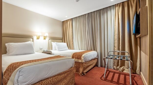 Спальная комната в каюте Сьют