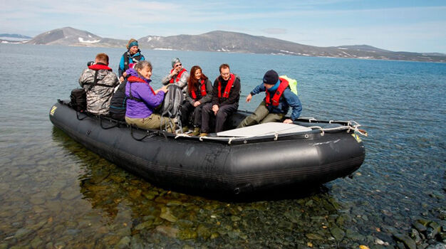 Экскурсия на экспедиционной лодке