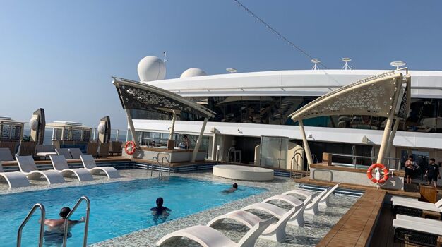 Бассейн Sky pool только для взрослых