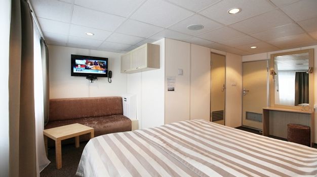 Каюта с окном, увеличенной площади, категории Полулюкс А