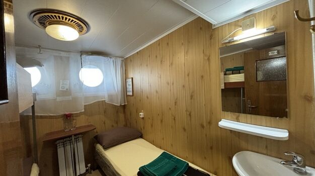 Каюта Эконом+, с частичными удобствами (умывальником)