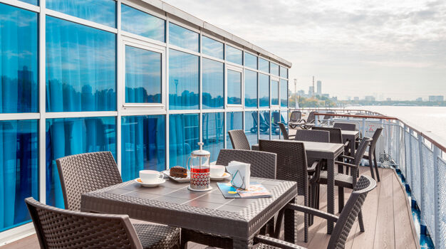 Зона отдыха на шлюпочной палубе