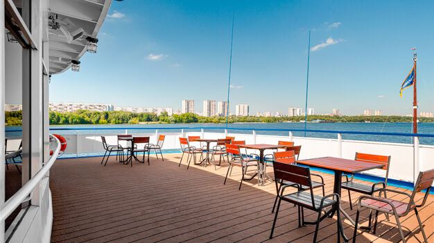 Столики на шлюпочной палубе