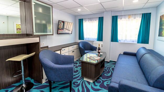 Гостиная в каюте Люкс