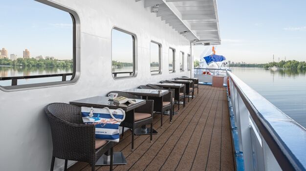 Зона отдыха на шлюпочной палубе