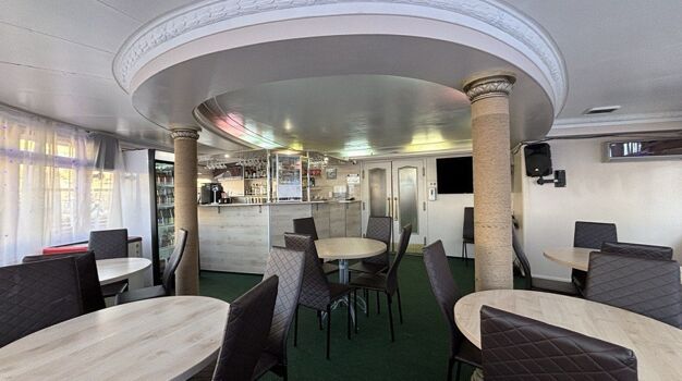 Бар на средней палубе