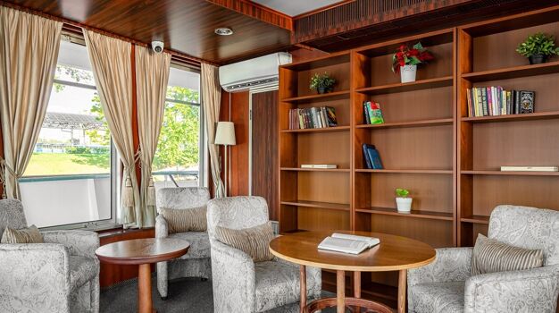 Читальный салон «Прибытие поезда»