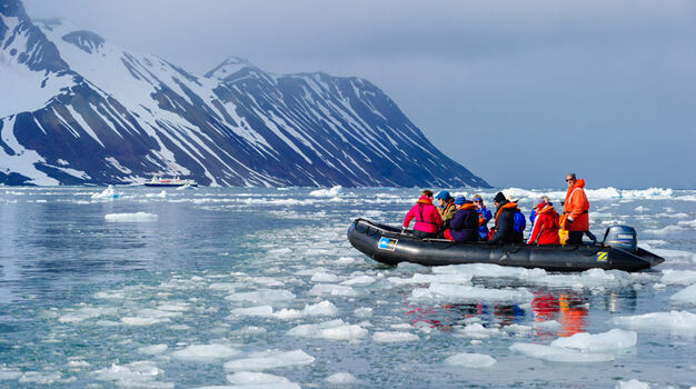Экскурсия на экспедиционной лодке