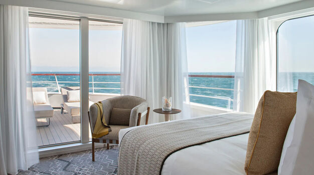 Спальня в каюте Grand Suite Deluxe