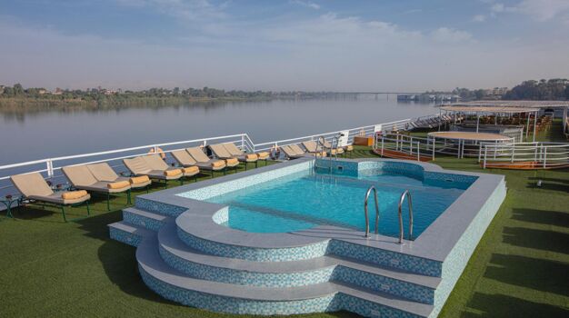 Бассейн на открытой палубе