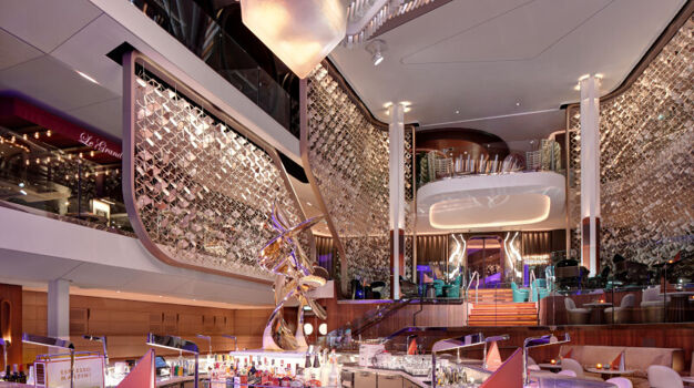 Холл Grand Plaza