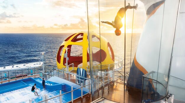 Аэротруба и симулятор серфинга на лайнере Spectrum of the Seas
