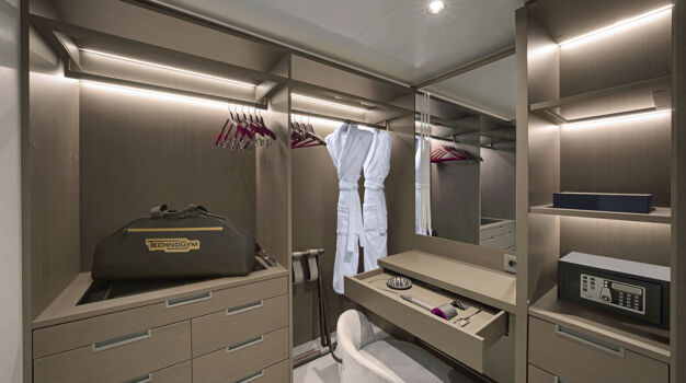 Гардероб в каюте Deluxe Penthouse (DP)