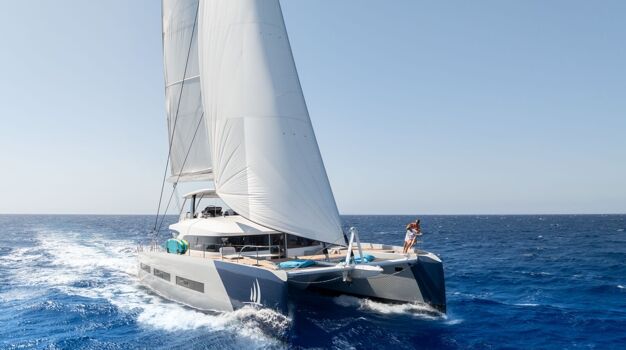 Парусно-моторный катамаран Spirit of Ponant