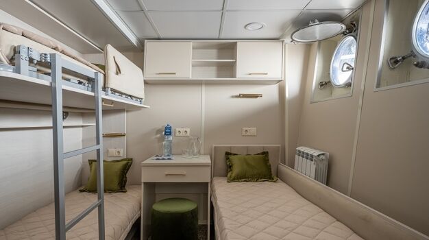 Каюта с иллюминатором