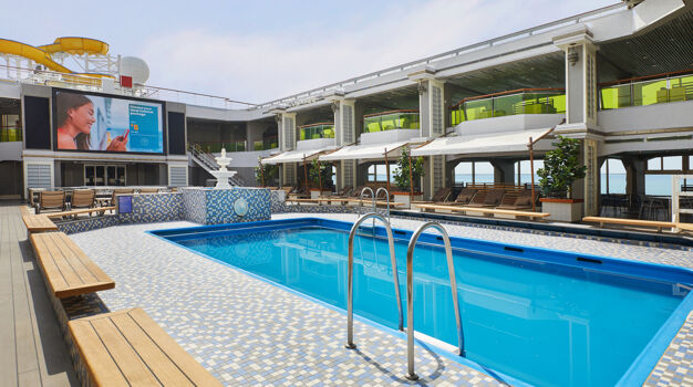 Бассейн на открытой палубе