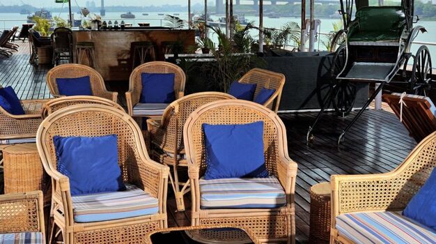 Зона бара на солнечной палубе