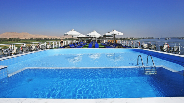 Бассейн на открытой палбе