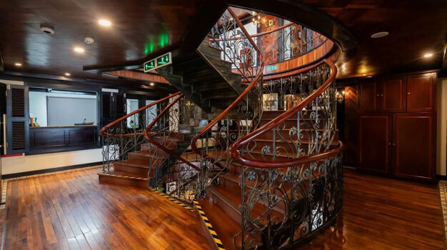 Холл теплохода La Marguerite